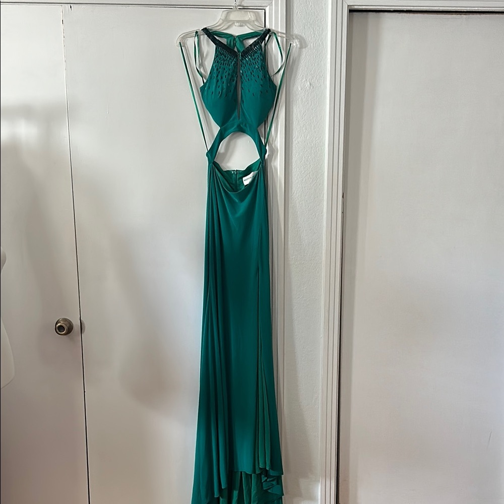 Elegant Green Evening Gown - Picture 10 of 13